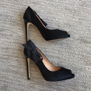 Badgley Mischka black bow heels!